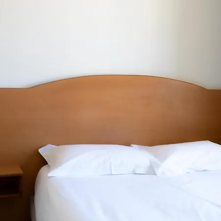 Maricel Aparthotel